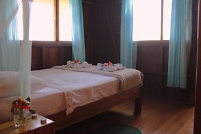 Double Room With Bathroom and Partial View to the Beach