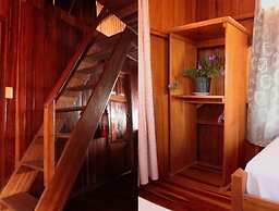 Beautiful House With Panoramic View of the bay and Gardens