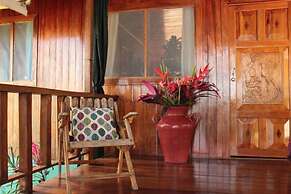 Beautiful House With Panoramic View of the bay and Gardens