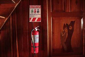 Beautiful House With Panoramic View of the bay and Gardens