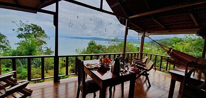 Beautiful House With Panoramic View of the bay and Gardens