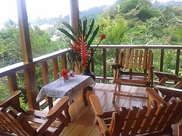 Beautiful House With Panoramic View of the bay and Gardens