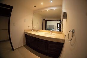 16) Suite With Jacuzzi