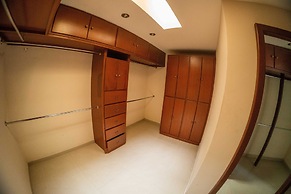 16) Suite With Jacuzzi