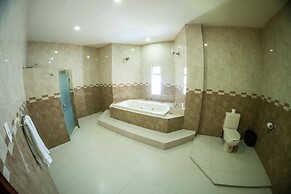 16, Suite With Jacuzzi