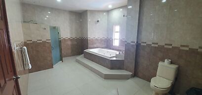 16, Suite With Jacuzzi