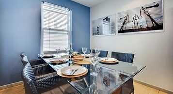 A Large, Beautifully Styled Home in Brighton Sleeps12