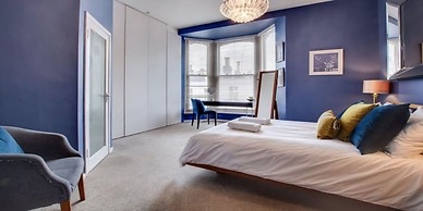 A Large, Beautifully Styled Home in Brighton Sleeps12