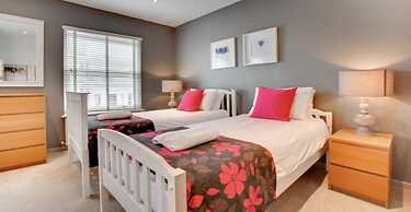 A Large, Beautifully Styled Home in Brighton Sleeps12
