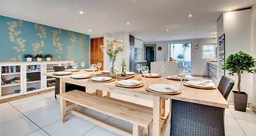 A Large, Beautifully Styled Home in Brighton Sleeps12