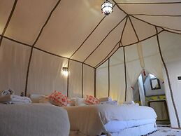 Room in Lodge - Sleep In Luxury Tent In Desert !