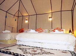 Room in Lodge - Sleep In Luxury Tent In Desert !