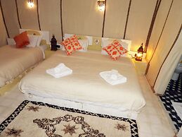 Room in Lodge - Sleep In Luxury Tent In Desert !