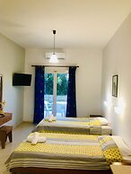 Room-studio Banos Apartments and Swimmin