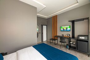 Melanj Airport Hotel