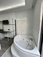 Melanj Airport Hotel