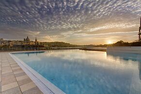 Luxurious Apt With Ocean Views and Pool in Tigne Point