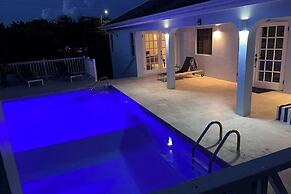 Luxury Villa-sleeps 6-private Pool