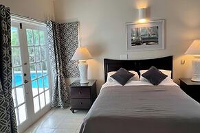 Luxury Villa-sleeps 6-private Pool