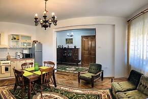 Unique Old Town Home 2min to Beach & Harbour