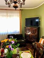 Unique Old Town Home 2min to Beach & Harbour