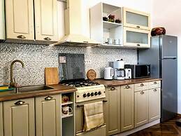 Unique Old Town Home 2min to Beach & Harbour