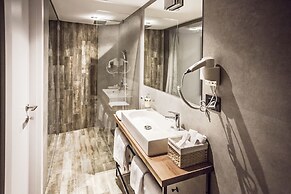 Nomad Luxury Suites