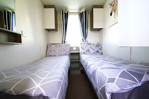 Lovely 2-bed Static Caravan in Rhyl