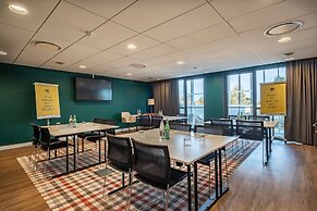 Golden Tulip Lyon Ouest Techlid - Hotel and Spa