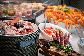 Golden Tulip Lyon Ouest Techlid - Hotel and Spa