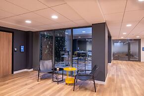 Golden Tulip Lyon Ouest Techlid - Hotel and Spa