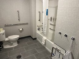 Hampton Inn & Suites Ruskin I-75