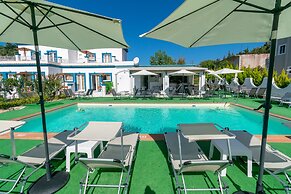 Akis Villa Studios & Apartments with Pool