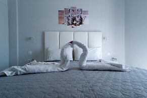 Akis Villa Studios & Apartments with Pool