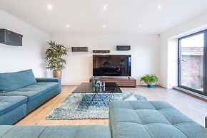 Captivating 4-bed House in Lincoln