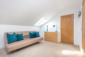 Captivating 4-bed House in Lincoln