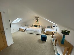 Captivating 4-bed House in Lincoln