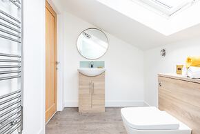 Captivating 4-bed House in Lincoln