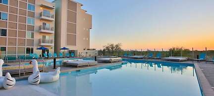 Luxury King -TPC Shops Dining Close S200