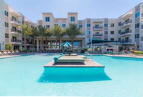 Luxury King -TPC Shops Dining Close S200