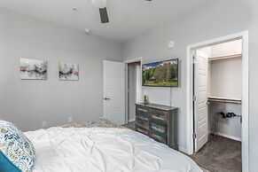 Luxury King -TPC Shops Dining Close S200