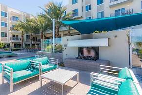 Luxury King -TPC Shops Dining Close S200