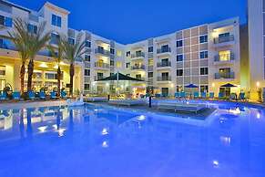 Luxury King -TPC Shops Dining Close S200