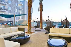 Luxury King -TPC Shops Dining Close S200