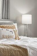 Luxury King -TPC Shops Dining Close S200