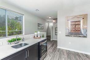 Luxury King -TPC Shops Dining Close S200