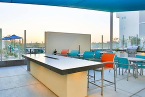 Luxury King -TPC Shops Dining Close S200