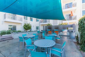 Luxury King -TPC Shops Dining Close S200