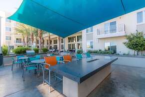 Luxury King -TPC Shops Dining Close S200