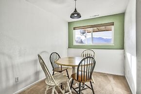 2BR Pikes Peak Views Garden of Gods Dog-friendly!